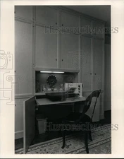 1988 Press Photo: Sewing Machine - Home Focus - cvb35834