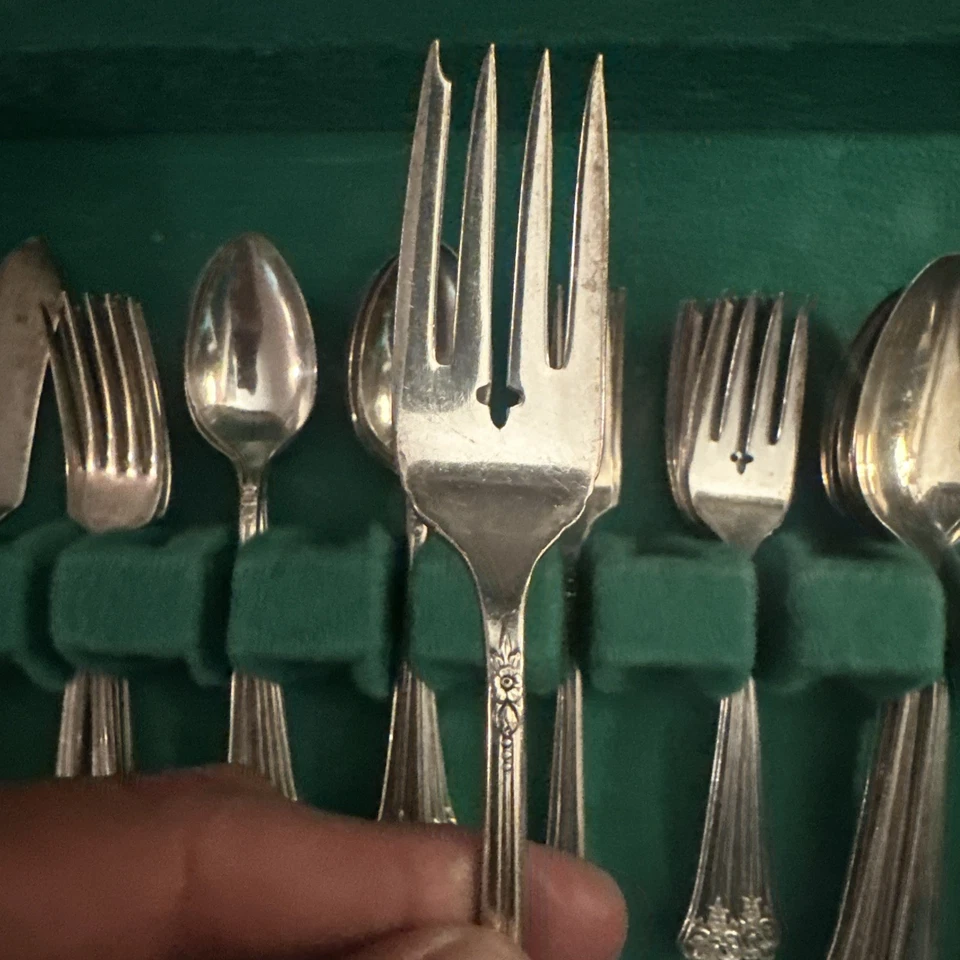 Juego de 39 piezas de mesa de plata Rogers Plantation 1881 Rogers Plantation caja Inc Foto 4 de 4