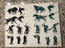 Ideal Prince Valiant Knights - 70mm toy soldiers 24-pc set - 1980s RARE