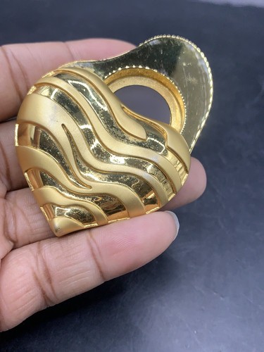 Gold Tone Heart Make Up Compact - Picture 2 of 7