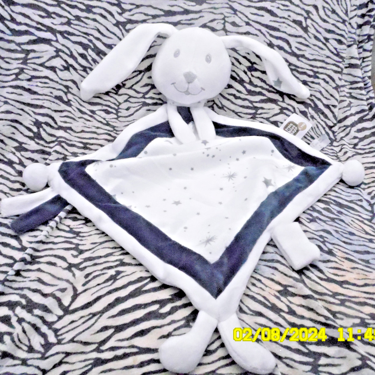 Doudou lapin Trois Kilos Sept un grand nuage de douceur blanc et gris pour bébé