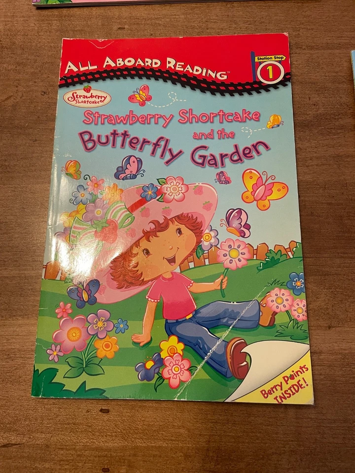 4 strawberry shortcake books some with stickers, 2005-2012 Foto 2 de 4