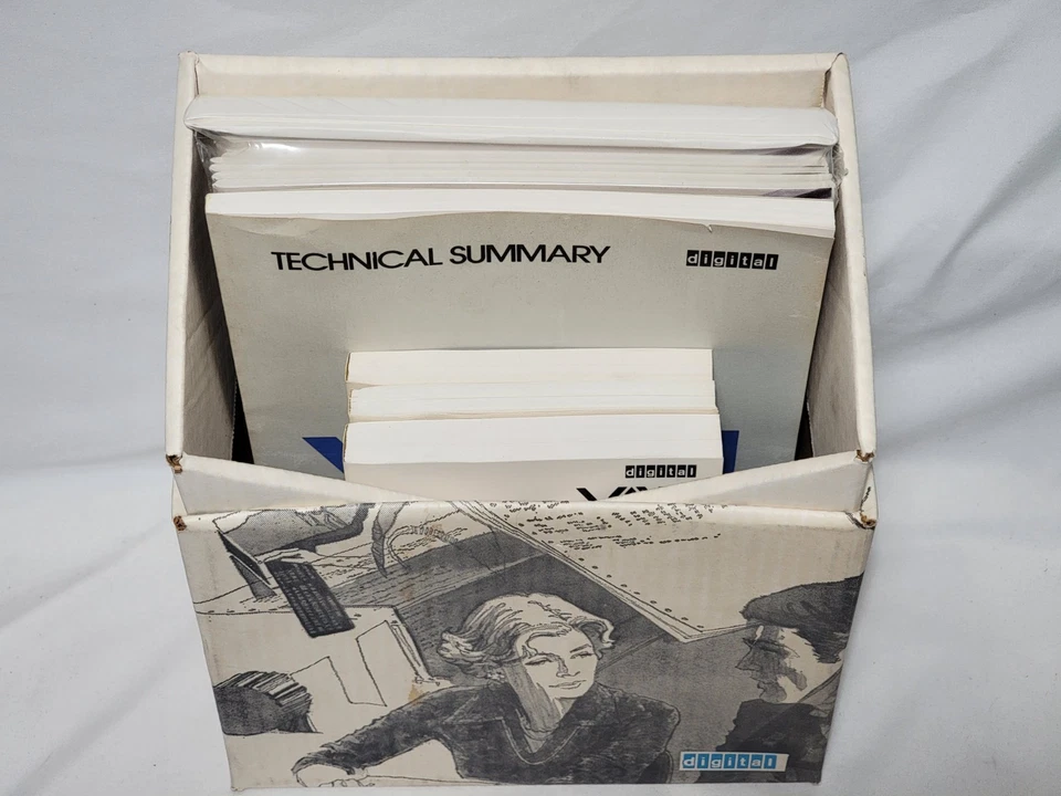 VAX 11/780 DEC Digital Equipment Corporation Computer Manual Guide Hand Book Lot - Image 2 of 4