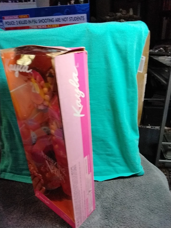 Muñeca Barbie Kayla 2001 Amazing Nails - nueva en caja Foto 3 de 4