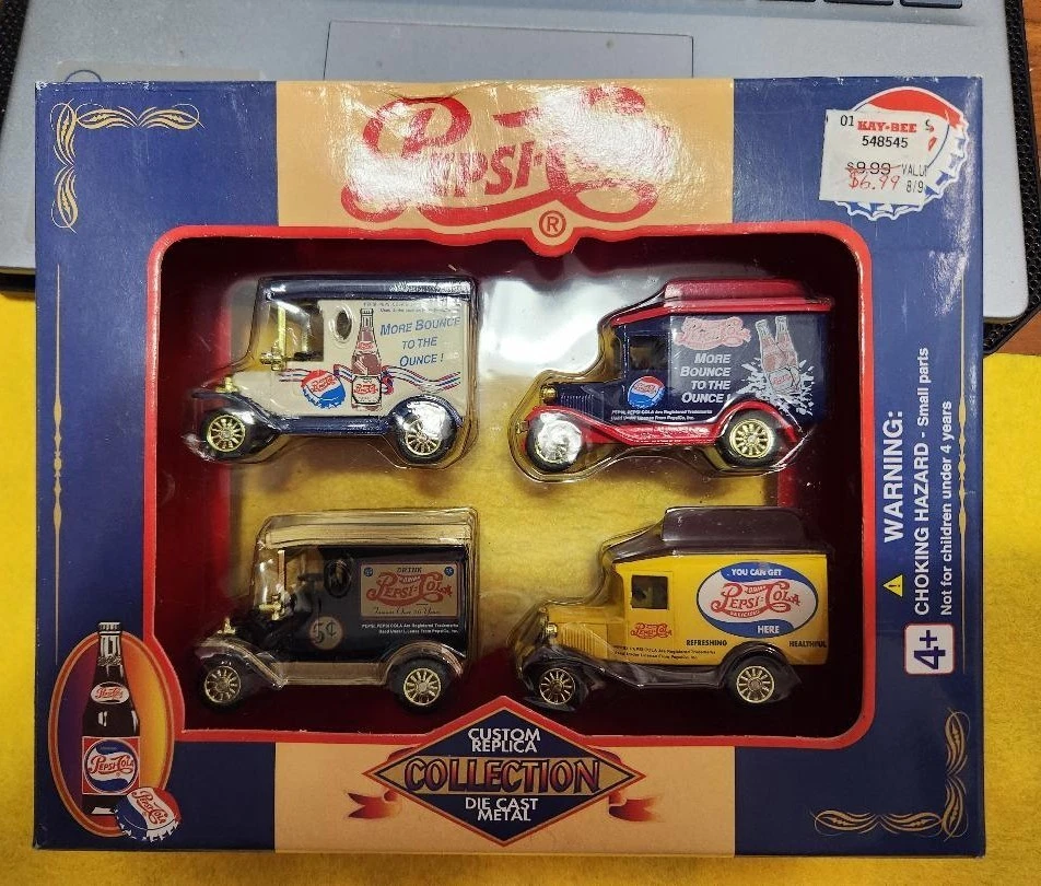 PEPSI COLA DIECAST, 4 CAMIONES DE REPARTO PEPSI VINTAGE CON RUEDAS DORADAS, PEPSI Foto 3 de 4
