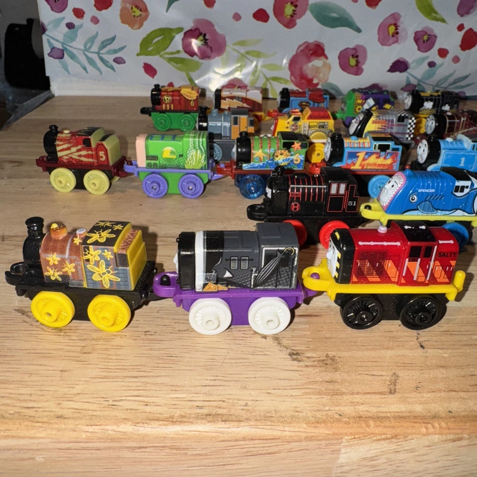 LOTE DE MINIS DE THOMAS THE TRAIN & FRIENDS PRECIO PESCADOR 3+ (E). Some Super Heroe Foto 2 de 4