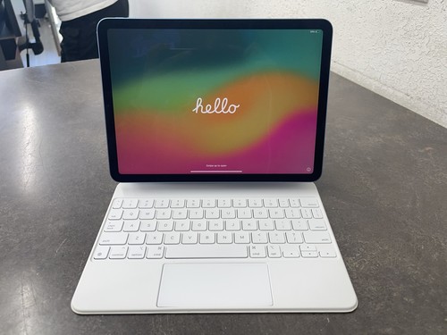 Apple MM9E3LL/A iPad Air 5a generazione 64 GB con tastiera Apple Magic
