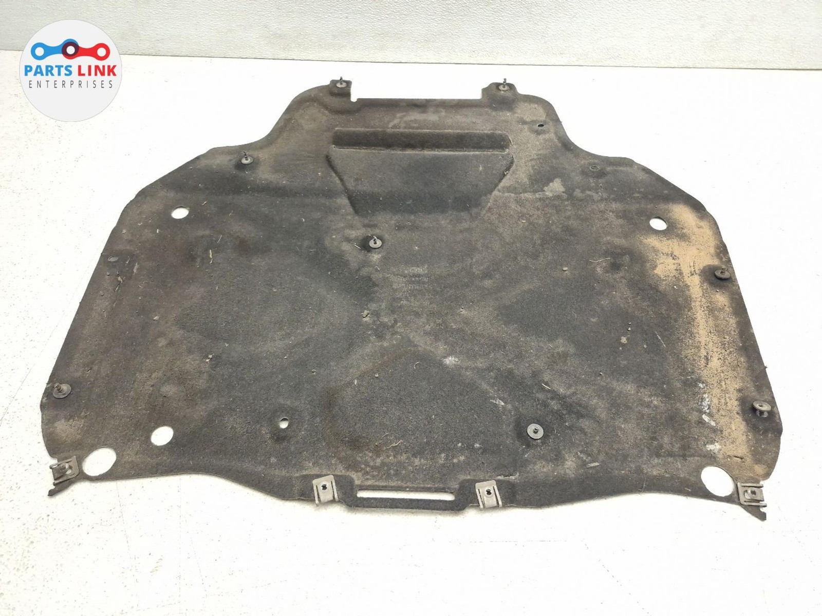 2016-20 BENTLEY BENTAYGA FRONT UNDER ENGINE SHIELD SPLASH GUARD INSULATOR 636