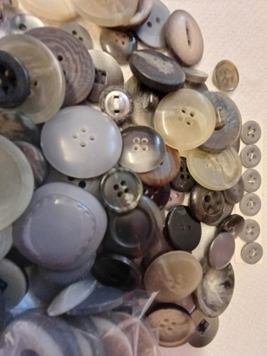 Job Lot 100+ Grey Silver 2-Hole, 4-Hole & Shank Buttons + A Free Gift ! 114g - Picture 3 of 16