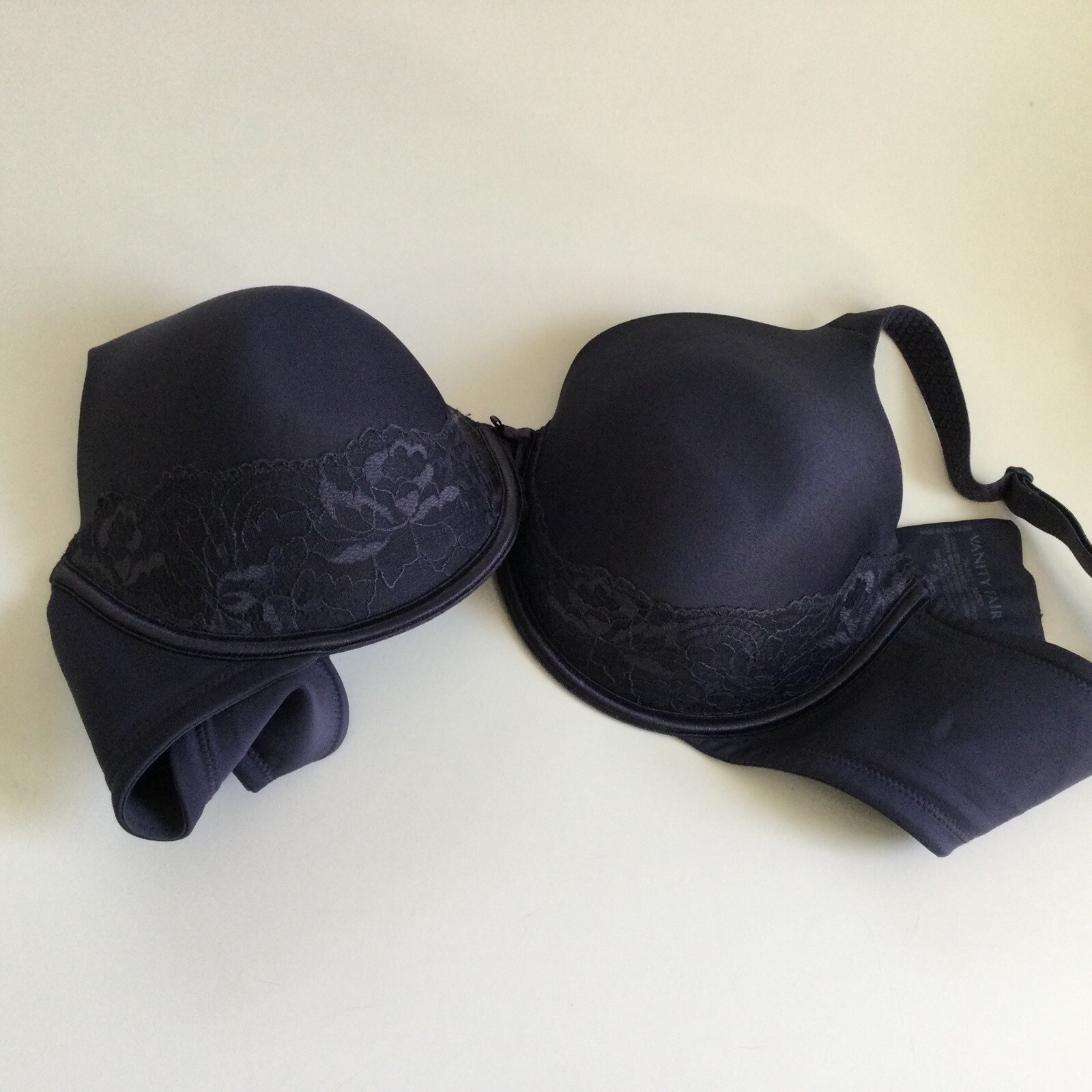 Vanity Fair Full Coverage Underwire Bra Size 38DD… - image 9
