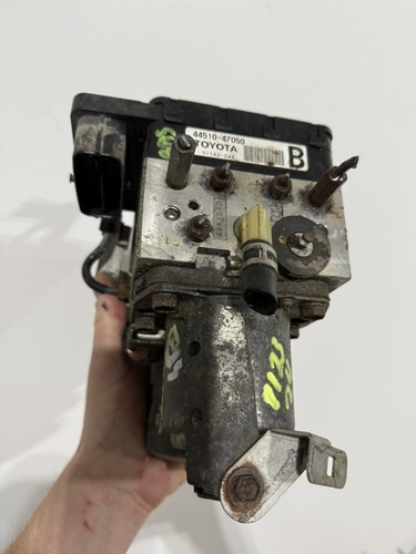 04-09 TOYOTA PRIUS ANTI-LOCK ABS BRAKE PUMP BOOSTER ASSEMBLY 44510-47050 OEM - Picture 2 of 7