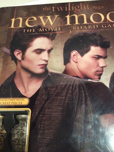 Saga Crepúsculo Luna Nueva La Película Juego de Mesa Caja de Lata Cullen Piezas de Cresta de Metal - Imagen 2 de 7