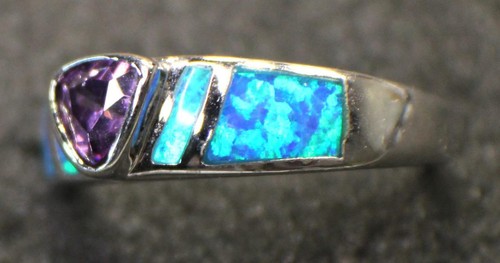 ANILLO BILLÓN ROSA ÓPALO FUEGO AZUL INCRUSTACIÓN PLATA ESTERLINA talla-9.5 Peso-3.5gr De colección - Imagen 4 de 5