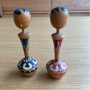 VINTAGE-WOODEN-JAPANESE-HAND-PAINTED-KOKESHI-DOLL-ANTIQUE-OBJECTS