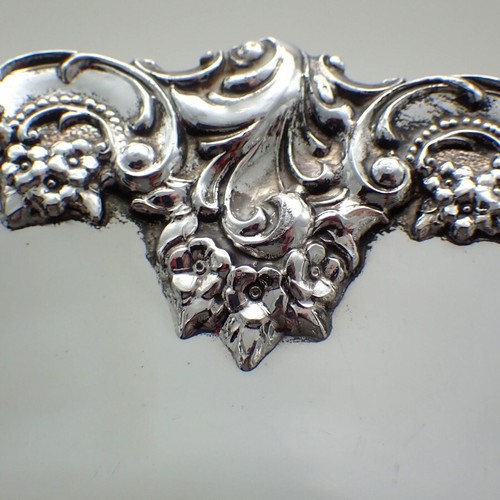 Wallace Baroque Chargers Sandwich Trays Set of 3 Silverplate - Picture 6 of 12