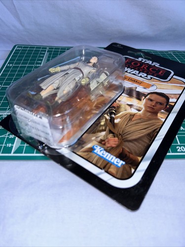 Star Wars The Force Awakens, Vintage Collection, Rey Jakku, Kenner, 2017, BNIB - Picture 3 of 6