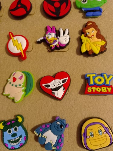 Set Di Cinque Charms JIBBITZ per Scarpe Crocs - Personaggi Dei Cartoni Animati. - Foto 4 di 5