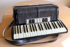 Akkordeon Hohner,Verdi&nbsp; III&nbsp; M, Farbe schwarz,120 Bass + Koffer