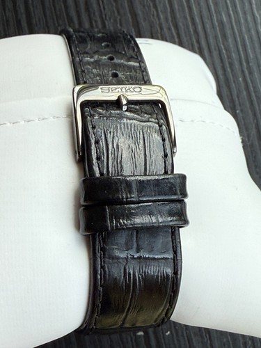 Seiko SUP881 V115-0BC0 Black Dial Solar Quartz Tank Men's Watch - Picture 15 of 22