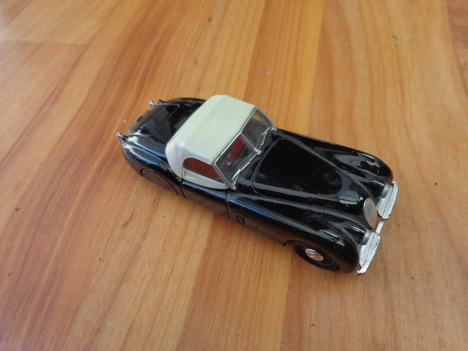 CORGI CLASSICS 1/43 BLACK JAGUAR XK120 SOFT TOP DIECAST MODEL CAR - Image 2 of 2