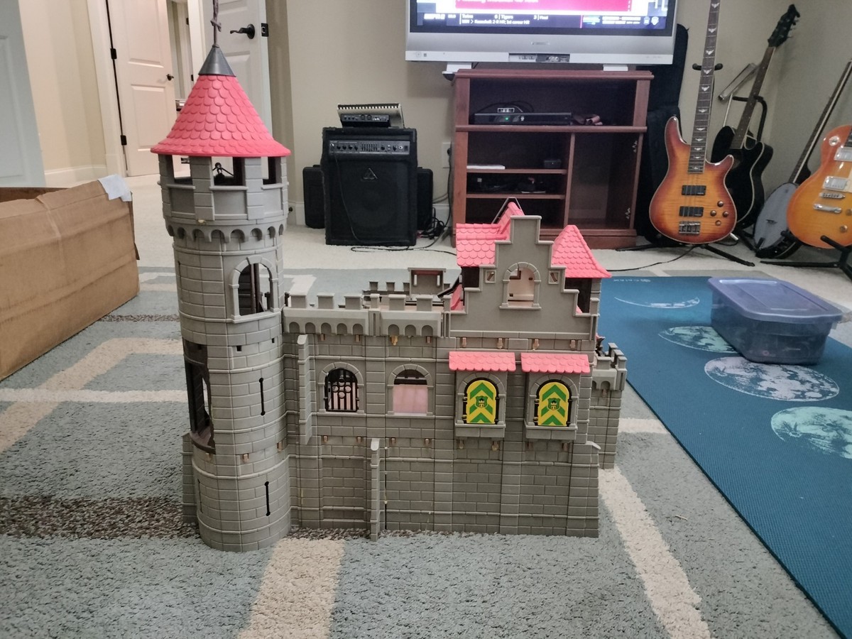 Large Playmobil 3666 Vintage Medieval Knights Castle