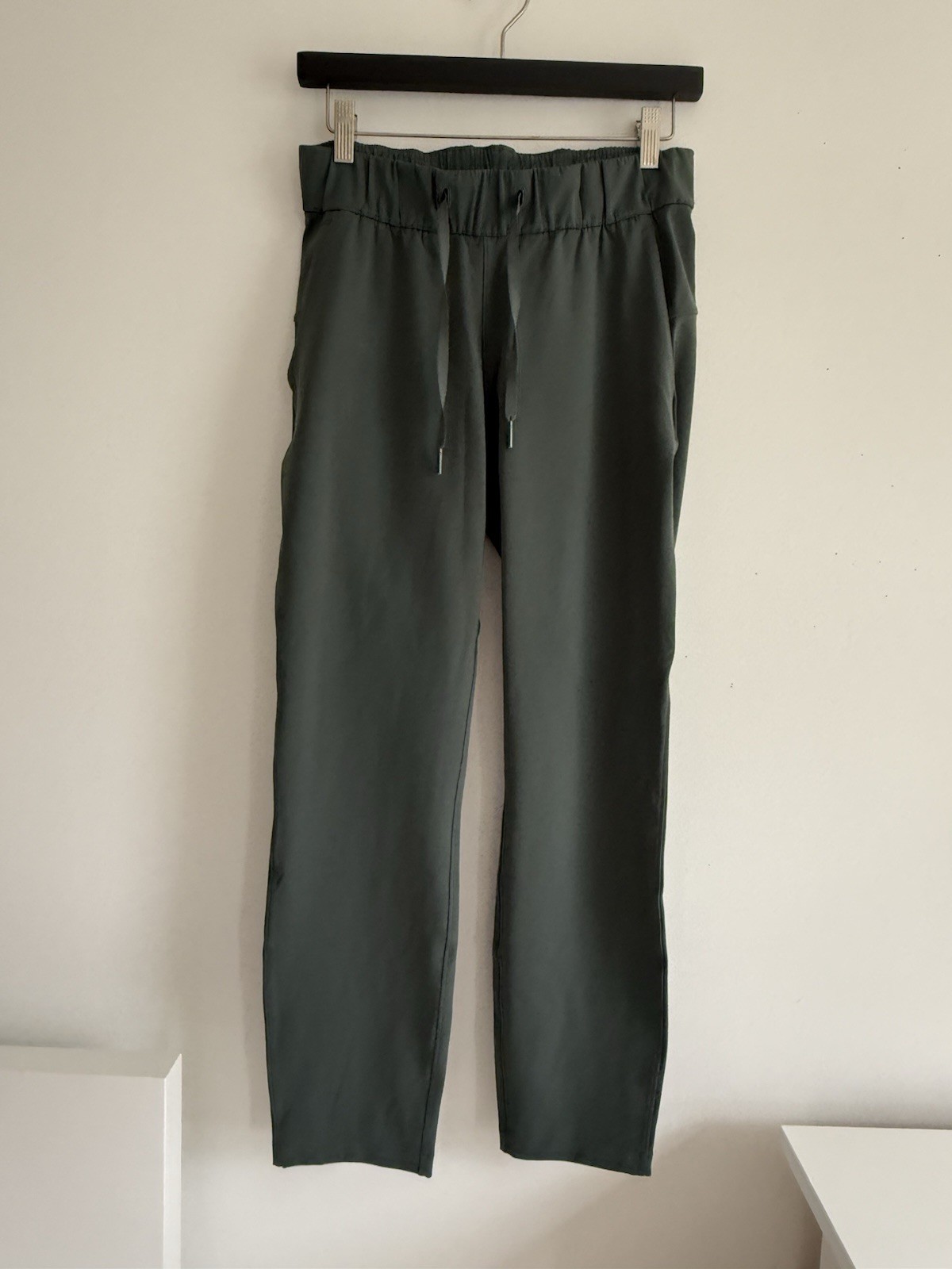 ✿ Lululemon Green Jogger Pants Size 4 Drawstring Pockets Casual Athleisure
