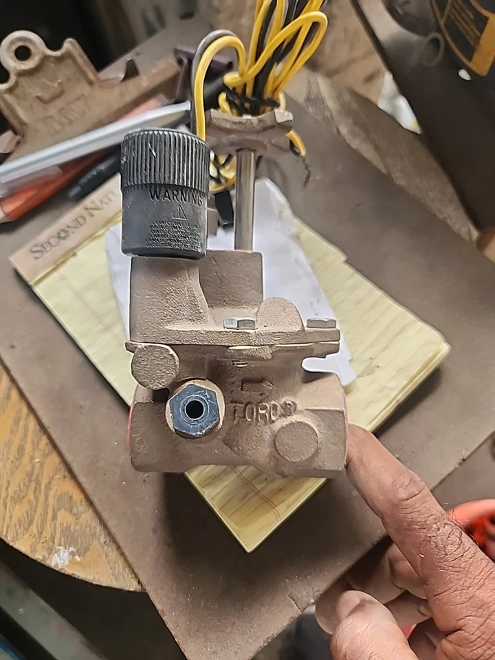 Toro 220 Series Brass Valve Model 220 26-04 / 1” NOS - Image 4 of 4