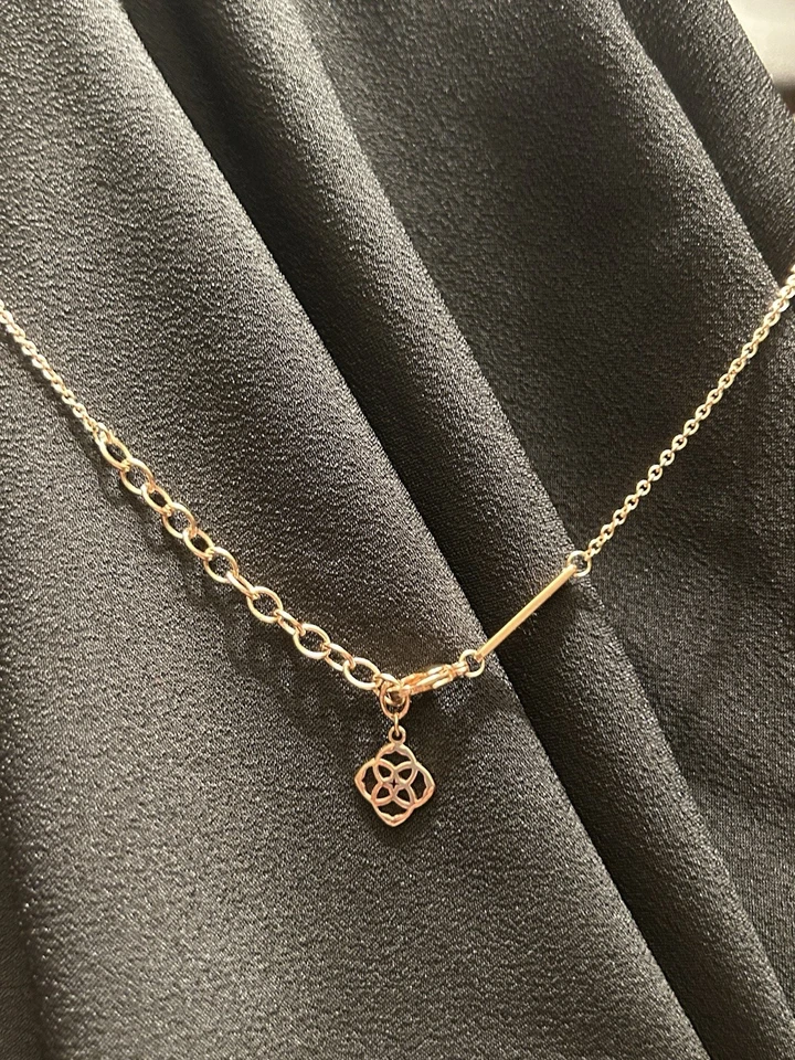 Collar colgante de oro rosa Elisa en vidrio dicroico Foto 2 de 2