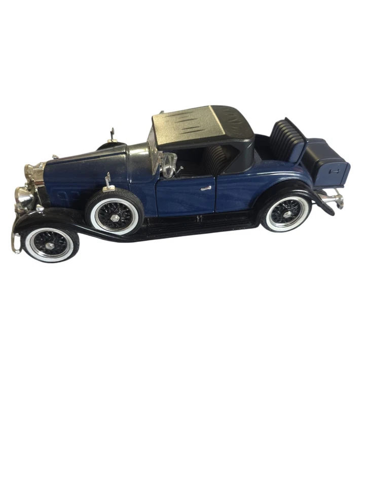 Signature & National Motor Mint Lot Of 9 Cadillacs 1930's -50s 1:32 Diecast  - Image 2 of 4