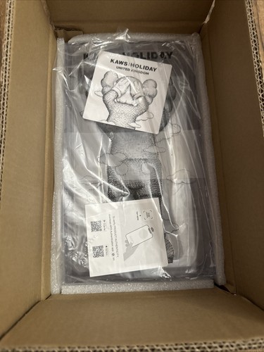 ✅KAWS HOLIDAY UK Vinyl Figur Braun BRANDNEU Versiegelt. Sofort versandfertig✅ - Bild 6 von 6
