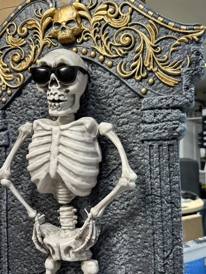 万圣节动画骨架墓碑带音乐和灯光 3 英尺 (1 米) — 第 4/4 张图片