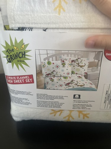 Grinch Who Stole Christmas 3 Peice Flannel Twin Sheets - Picture 2 of 6