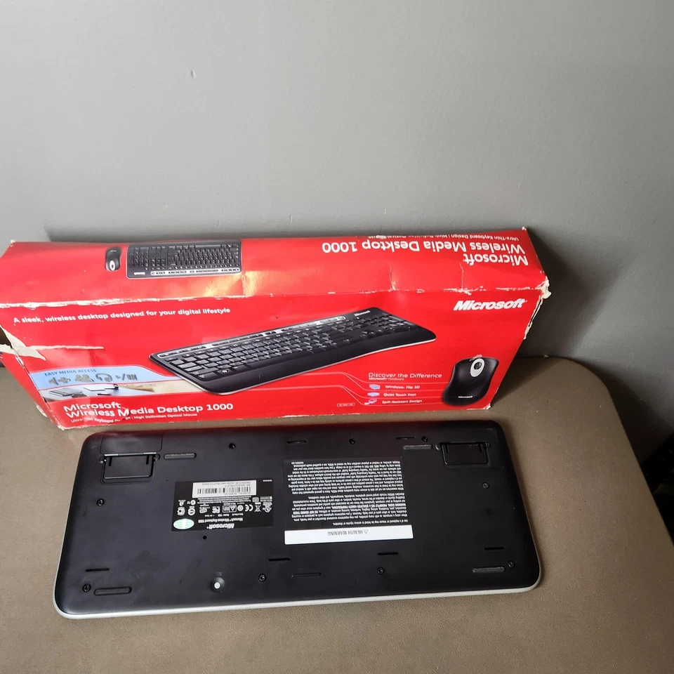 Microsoft Wireless Media Desktop 1000 Keyboard Mouse Set w/ USB Receiver Box - Image 3 of 4