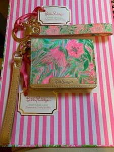 LILLY PULITZER 2 PIECE SET: COMING IN HOT BLUE HORIZON SNAP CARD CASE & KEYCHAIN