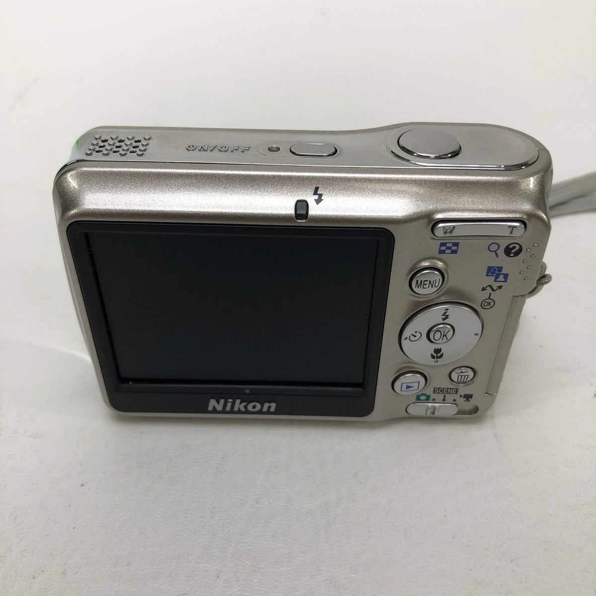 Nikon コンデジ COOLPIX L6 単3電池駆動 シルバー Nikon COOLPIX Nikon コンデジ COOLPIX L6 単3電池駆動 シルバー Nikon COOLPIX