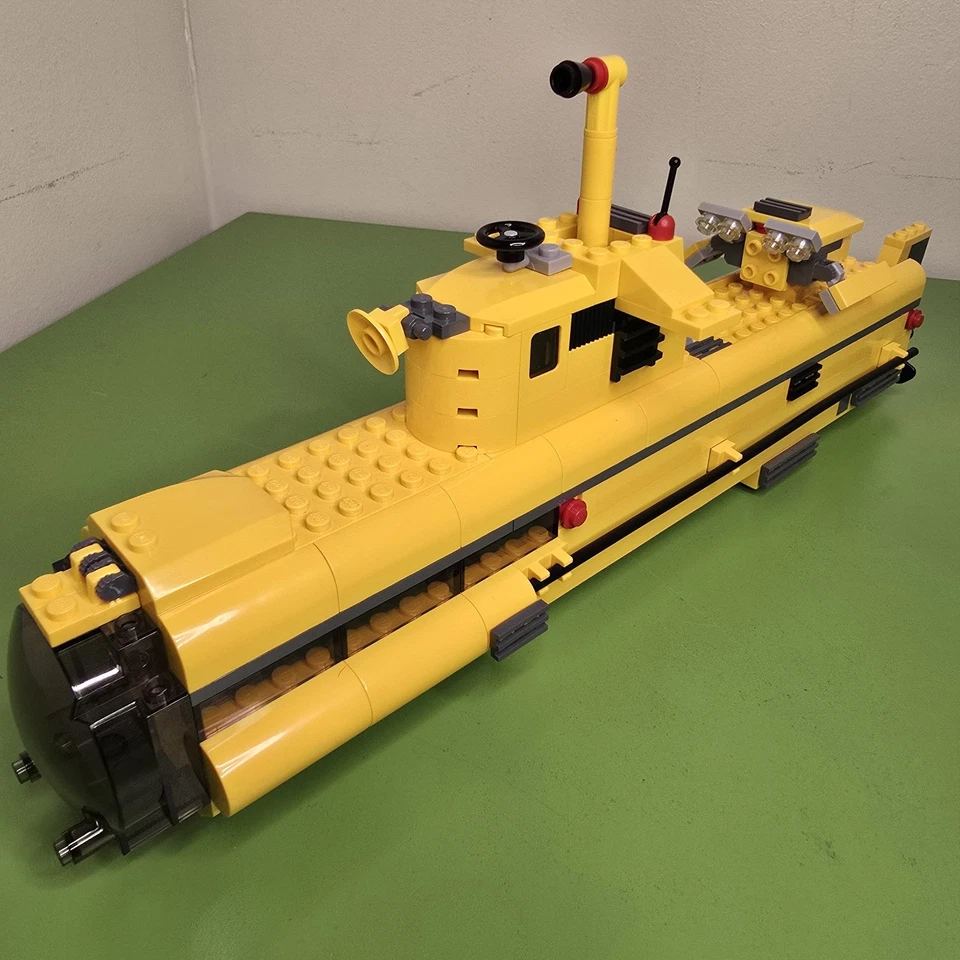 LEGO Creator: Underwater Exploration (4888) Vintage Designer Set W/ Instructions - Image 2 of 4