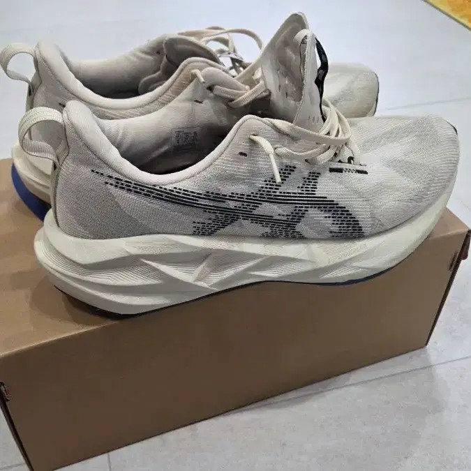 Asics NovaBlast 5 Running Shoes - Size 275, Lightly Used thumbnail 6