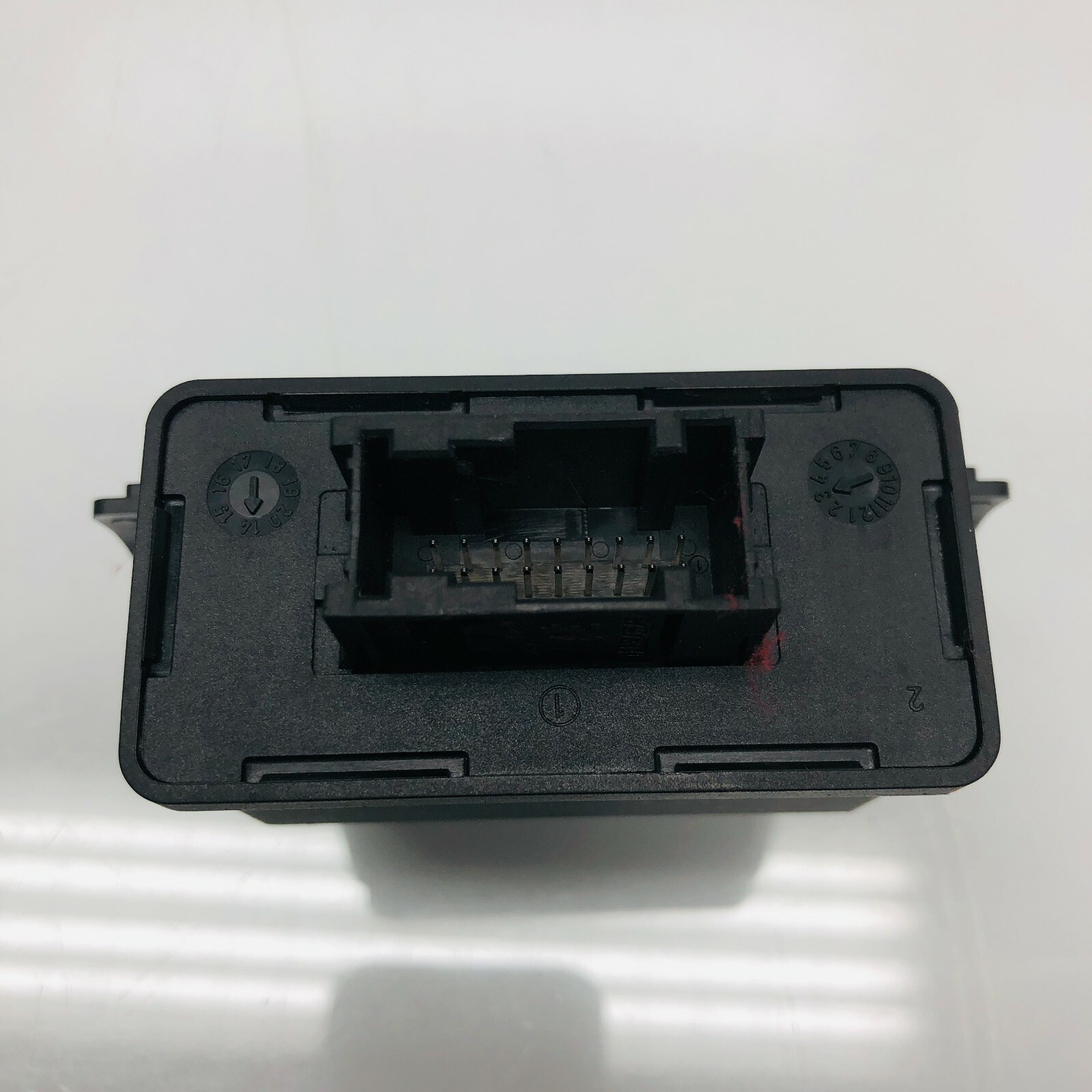 2014 - 2017 Maserati Ghibli Headlight Lamp Control Module OEM 06700043070