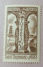 3H-Timbre France YT  302  neuf ** année 1935 "St Trophime"