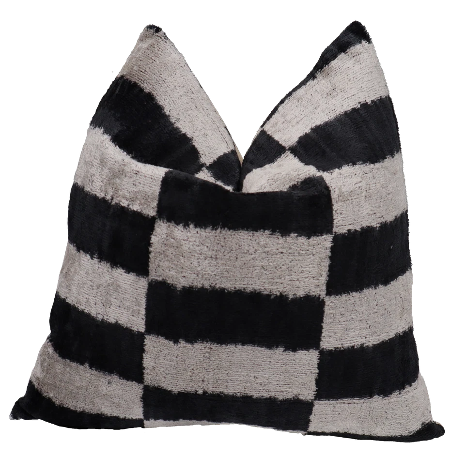 Almohada cuadrada hecha a mano con inserción de plumas de terciopelo negro 16 x 16 pulgadas (40 x 40 cm) Foto 3 de 4