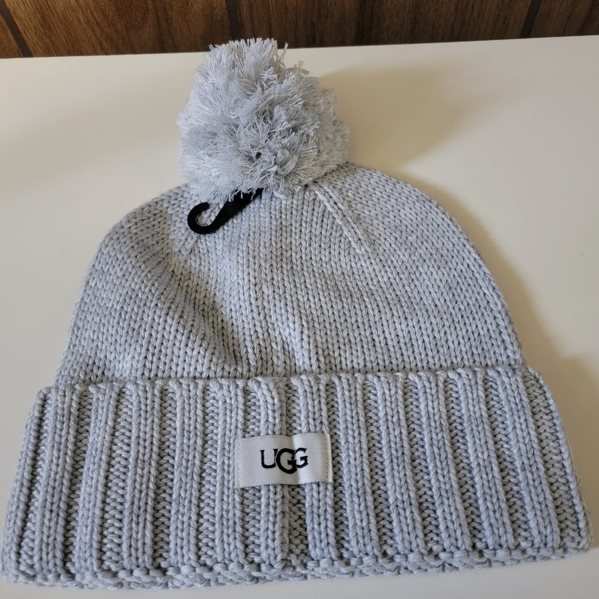 UGG Grey Heather Knit Pom Beanie Hat One Size Unisex | eBay display picture 1