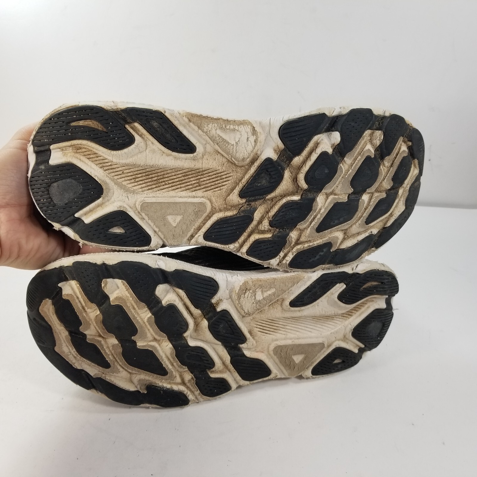 HOKA ONE ONE Clifton 9 Youth Big Kid Sneaker, Black/White, Unisex Size 6.5 MD US thumbnail 10