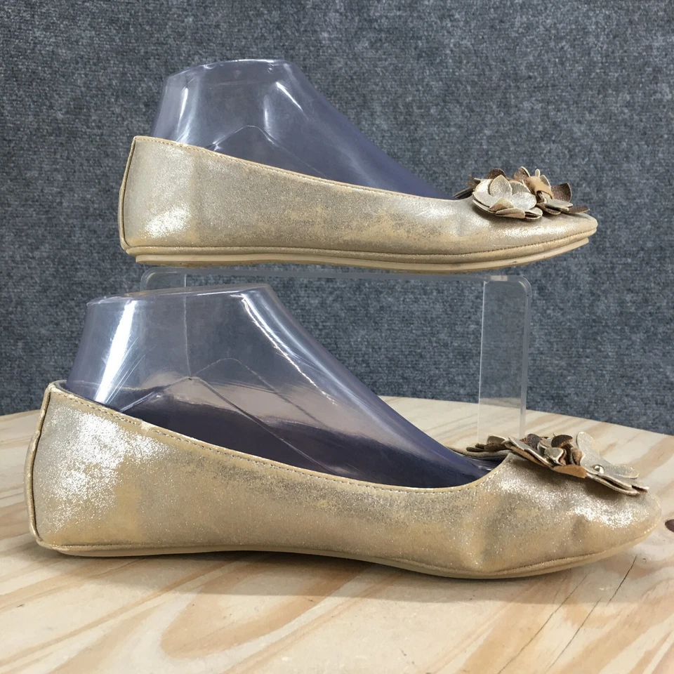 Mossimo Supply Co Zapatos planos de ballet para mujer 8,5 dorado detalle de flores sin cordones informales Foto 2 de 4