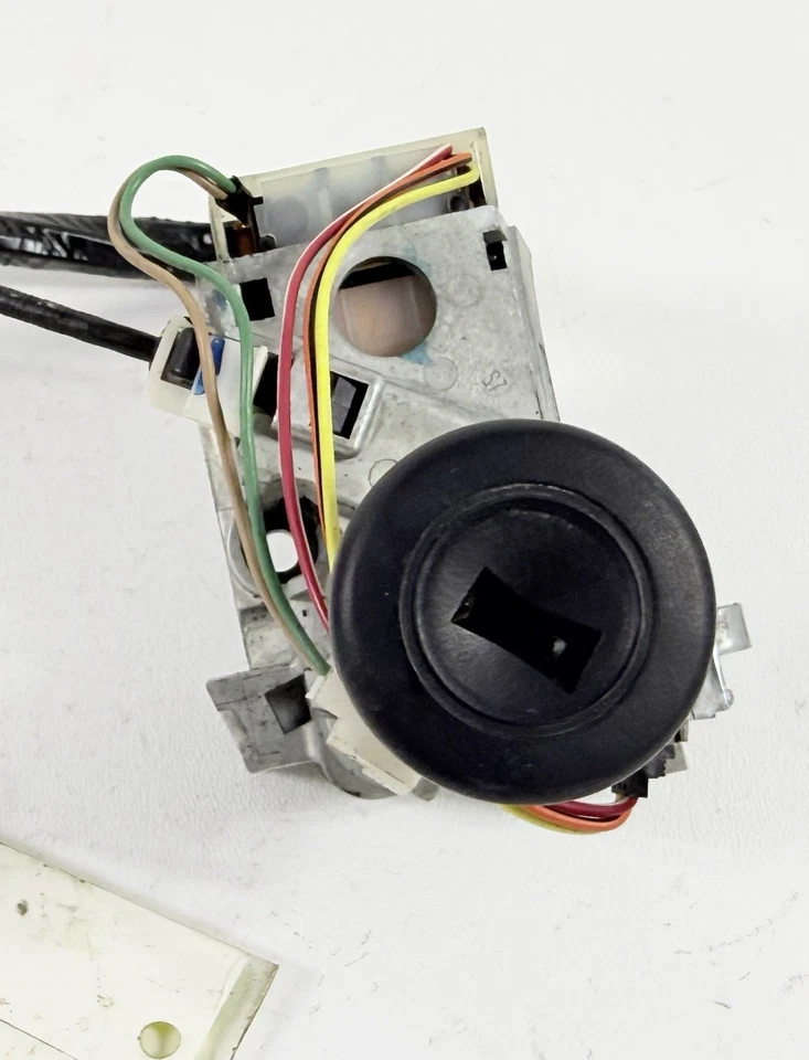 Interruptor de cilindro de encendido Tahoe Suburban GMC Yukon 2000-2002 con llave y arnés Foto 3 de 4