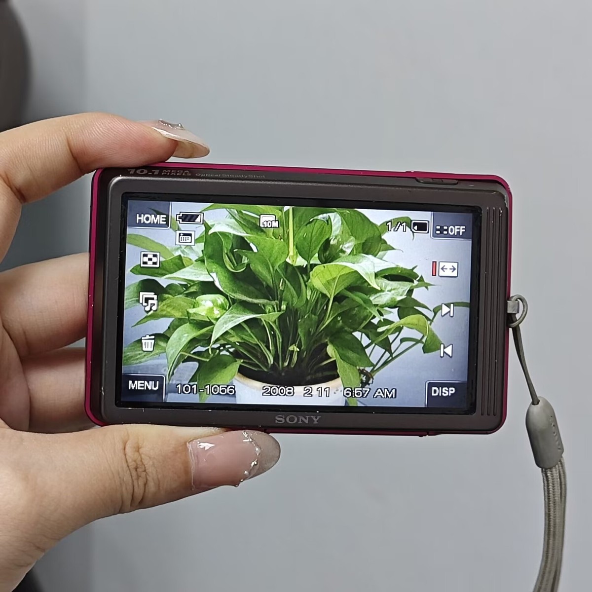 SONY Cyber-shot DSC-T700 Digital Camera 10.10 MP 4X Zoom Touch