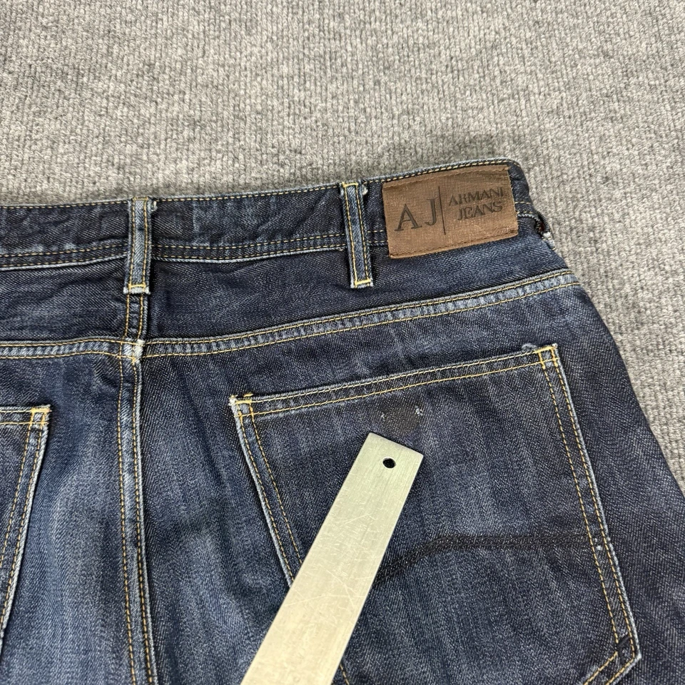 Pantalones de mezclilla Armani Jeans J15 para hombre 34X30 lavado oscuro calce regular pierna recta bigotes Foto 3 de 4