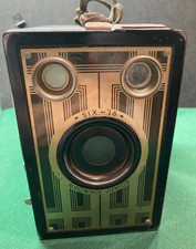 Vintage Kodak Six-16 Brownie Junior Box Camera
