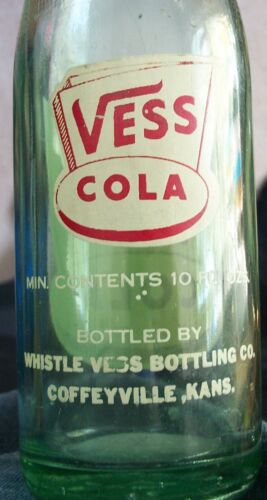 VESS RED & WHITE 1950S ACL CROWN TOP SODA COFFEYVILLE KANSAS - Picture 2 of 4