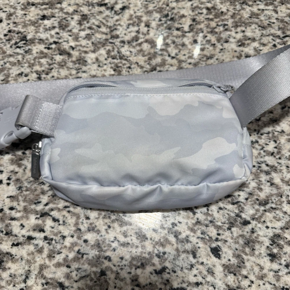 Lulmon Crossbody Belt Bag with Adjustable Strap in Starlight Camo Print
