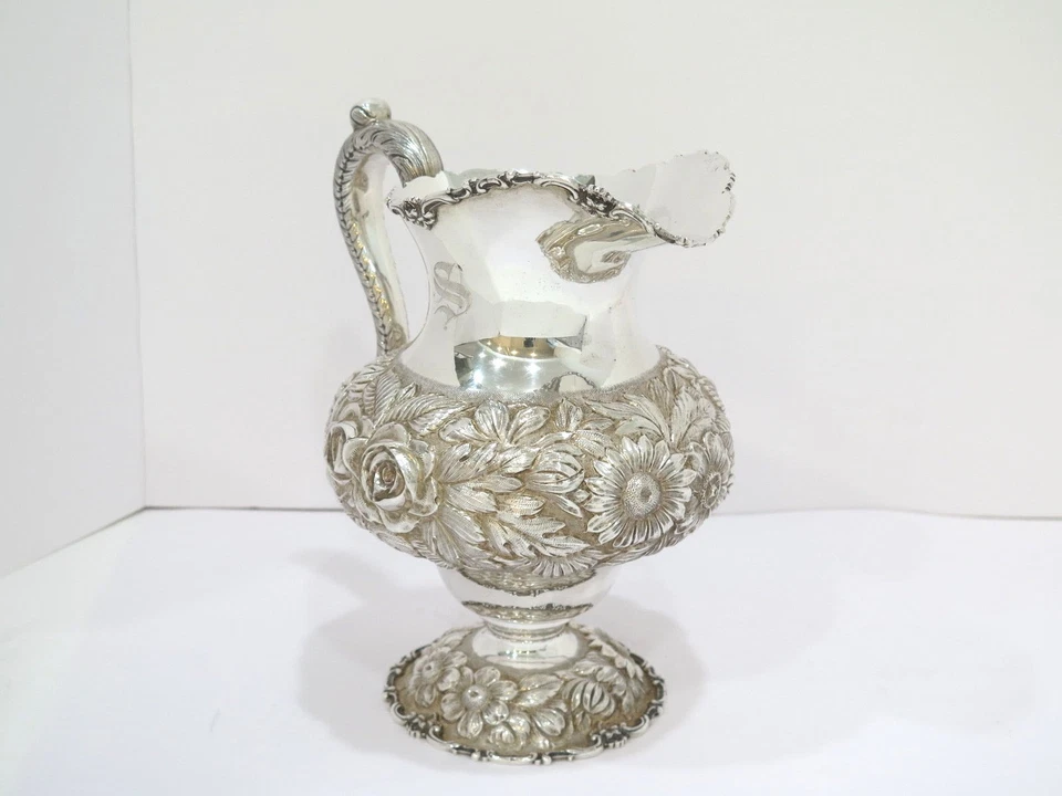 9 7/8 in - Sterling Silver Stieff Vintage Hand Chased Floral Repousse Pitcher - Image 4 of 4
